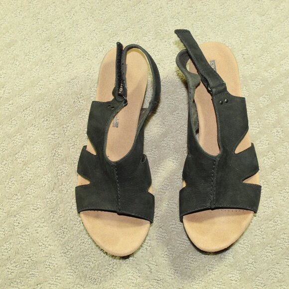 Collection By Clarks 9.5 Black Nubuck Hook & Loop Slingback Cork Wedge Heels - Picture 2 of 7